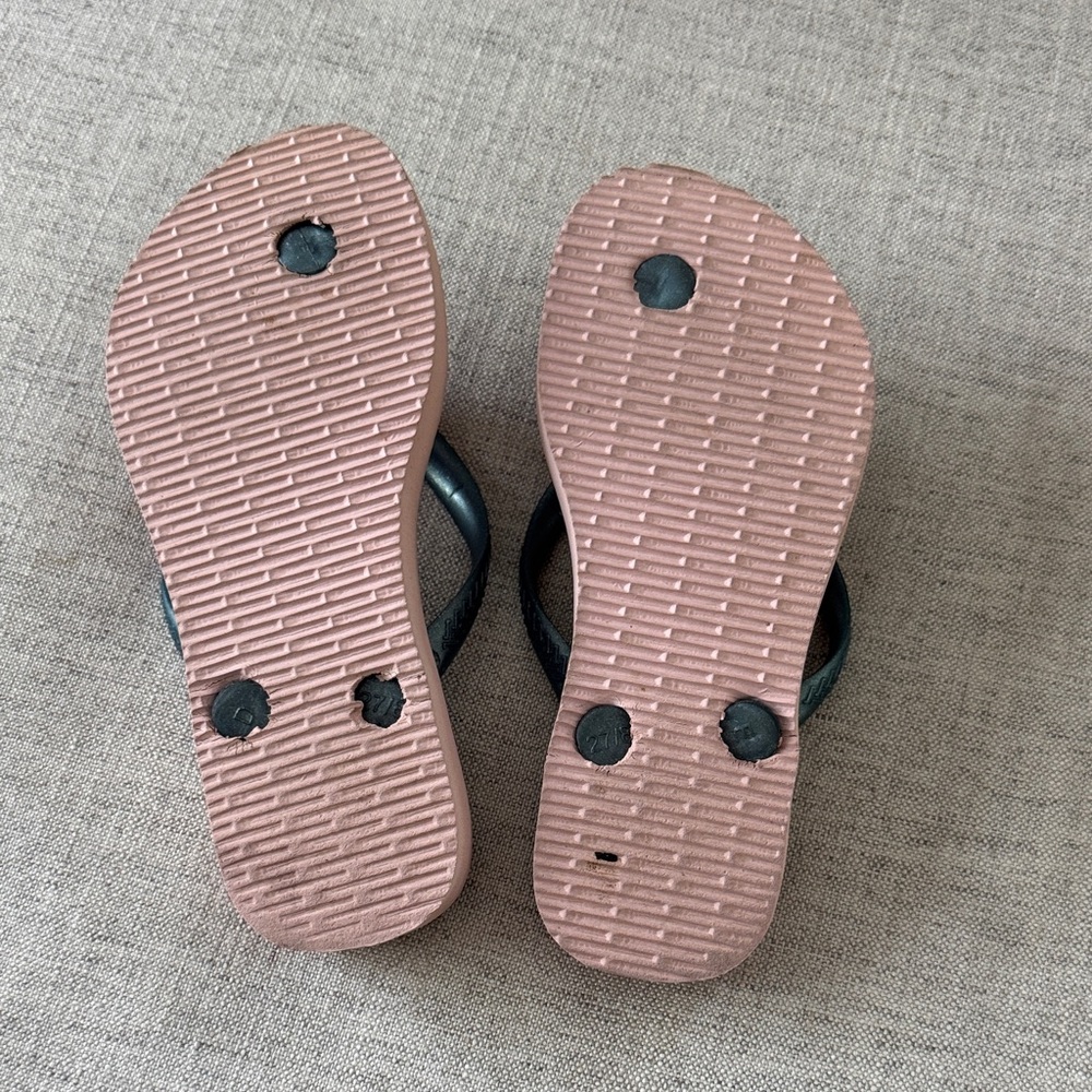 Havaianas Pink and Gray Flip Flops - Picture 4 of 4